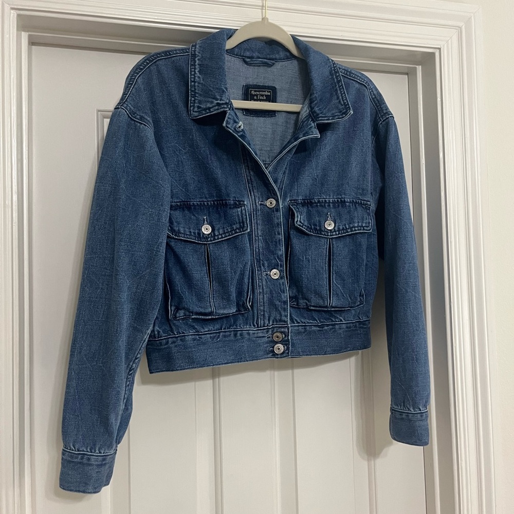 Abercrombie & Fitch Cropped Denim Jacket